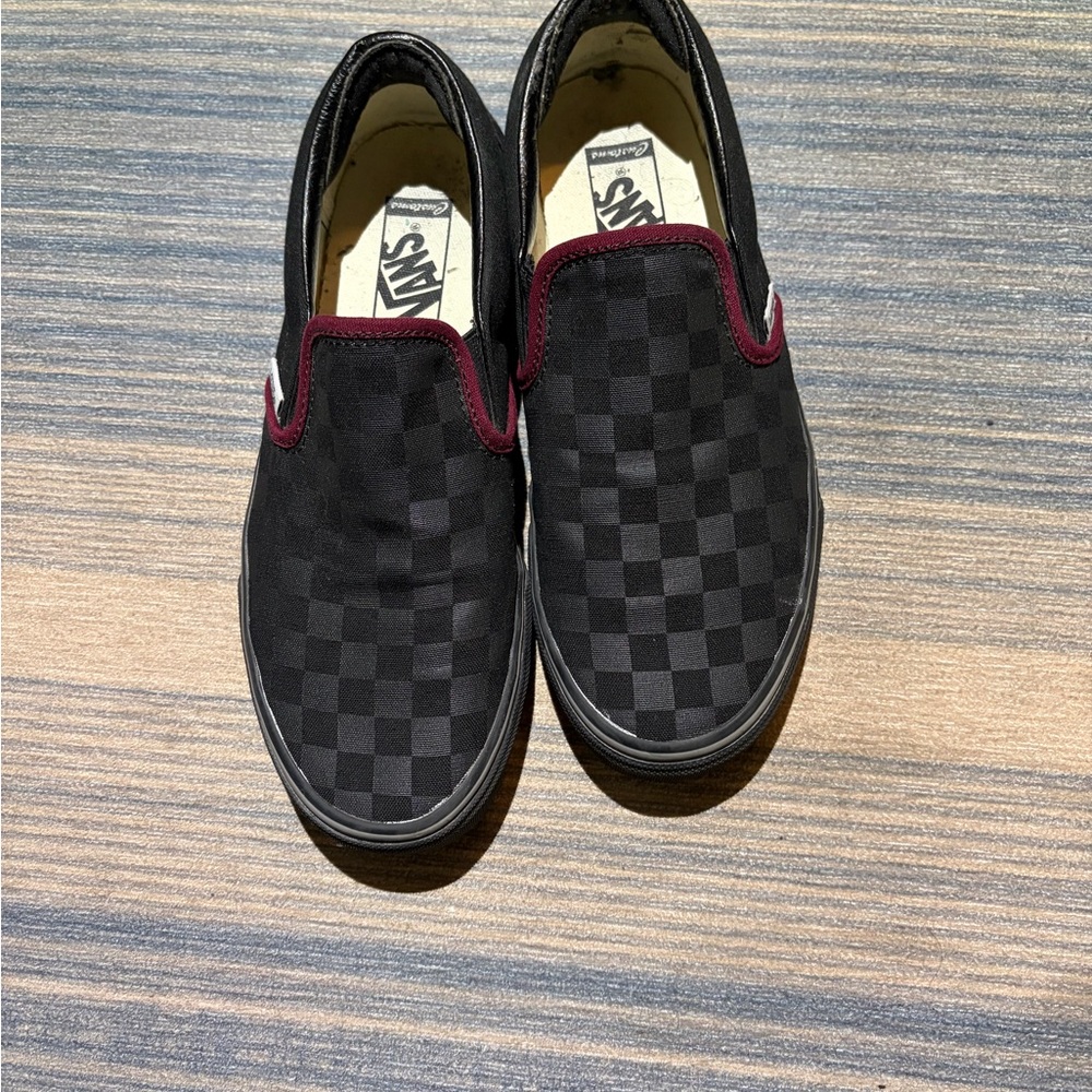 Vans Women's Black and Burgundy Checkered Flats